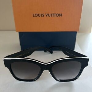 Louis Vuitton line square Black and white Cat-Eye Sunglasses new in box